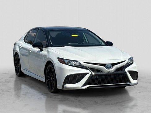 Used 2021 Toyota Camry XSE w/ Navigation Upgrade Package FWD image 3
