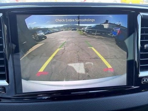 Used 2024 Chrysler Pacifica Touring-L FWD image 16