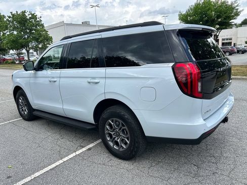 Used 2025 Ford Expedition Active RWD image 3