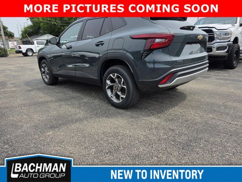 Used 2025 Chevrolet Trax LT w/ Driver Confidence Package FWD image 5