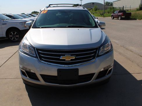 Used 2017 Chevrolet Traverse LT AWD/4WD image 3