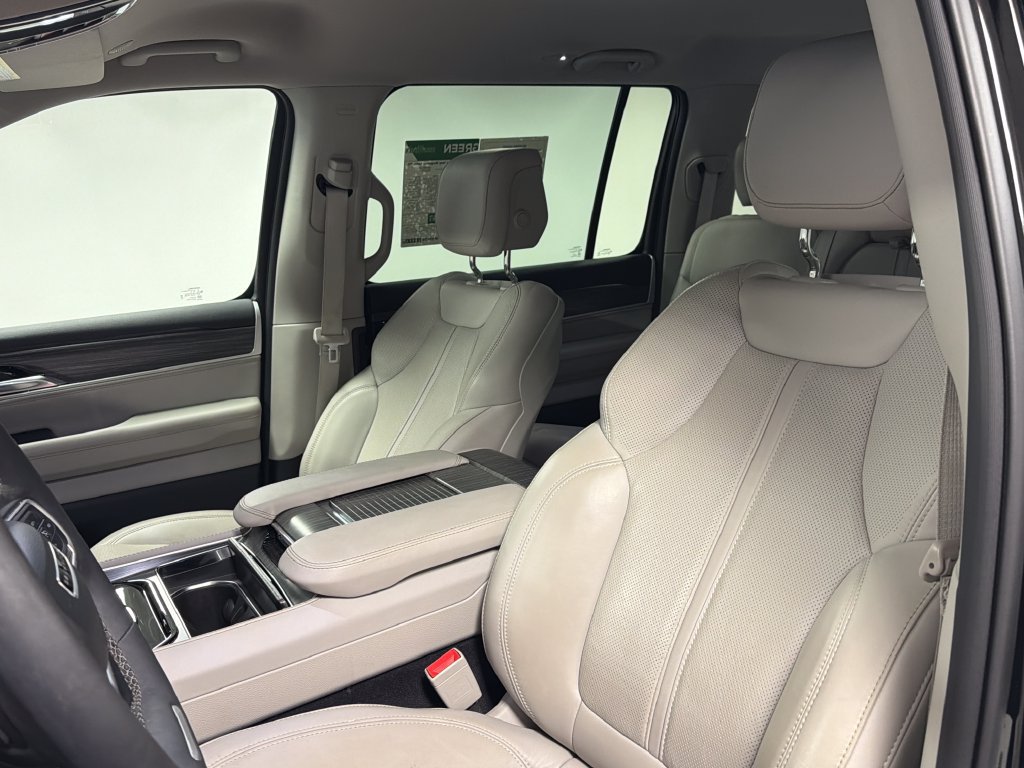 Used 2023 Jeep Wagoneer Series III w/ Preferred Equipment Group RWD image 27