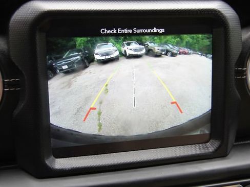 Used 2018 Jeep Wrangler Unlimited Sahara AWD/4WD image 24