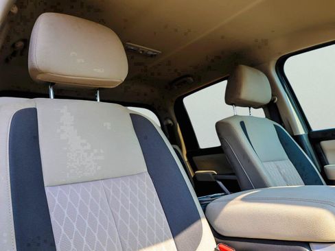 Used 2024 Nissan Titan SV w/ SV Convenience Package AWD/4WD image 10