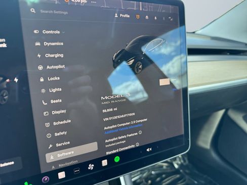 Used 2018 Tesla Model 3 Long Range RWD image 12