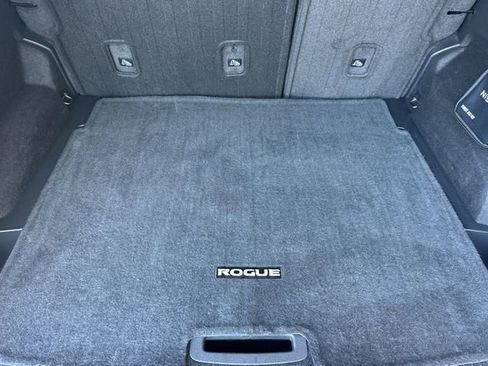 Used 2023 Nissan Rogue SV image 14