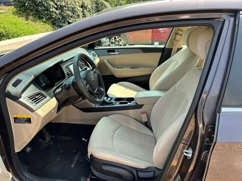 Used 2017 Hyundai Sonata SE FWD image 5