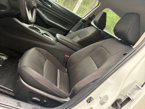 Used 2025 Nissan Altima 2.5 SV FWD image 35