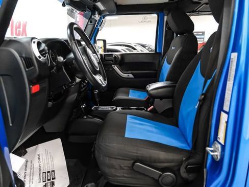 Used 2016 Jeep Wrangler Unlimited Rubicon AWD/4WD image 4