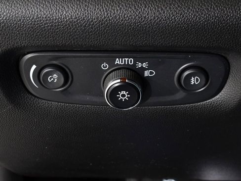 Used 2021 Chevrolet Traverse LT w/ LT Premium Package image 32