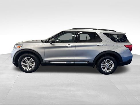 Certified 2021 Ford Explorer XLT w/ Equipment Group 202A AWD/4WD image 2