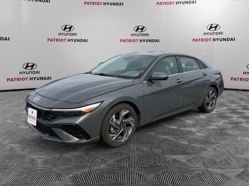 Used 2025 Hyundai Elantra SEL FWD image 7