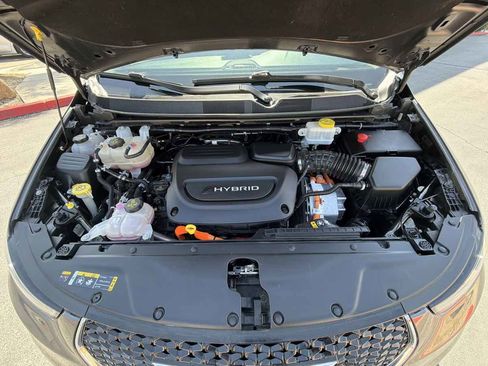 Used 2023 Chrysler Pacifica Touring-L FWD image 28