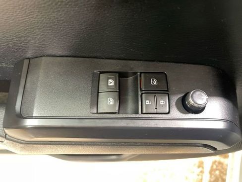 Used 2016 Toyota Tacoma SR image 13