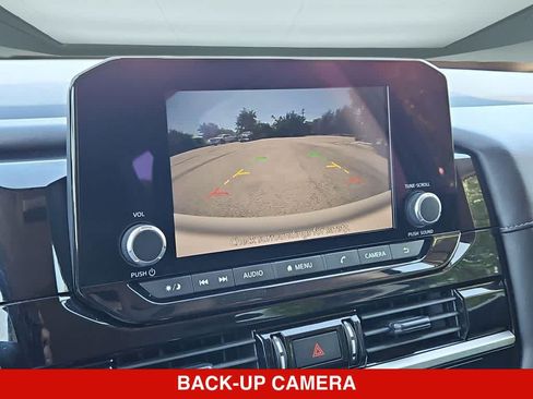 Used 2024 Nissan Pathfinder SV FWD image 27