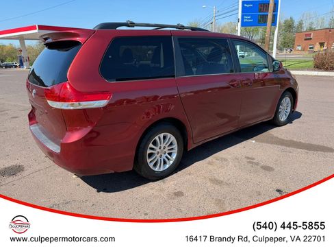Used 2013 Toyota Sienna XLE image 5