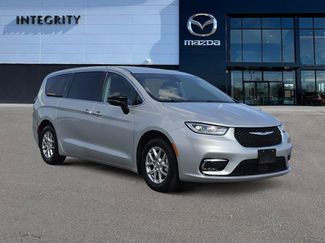 Used 2024 Chrysler Pacifica Touring-L FWD video 1