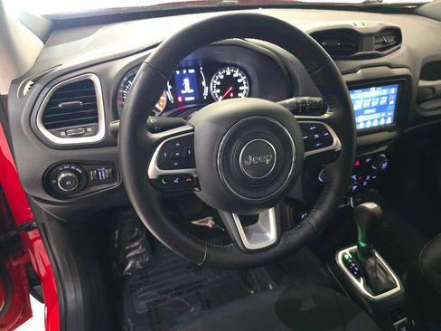 Used 2018 Jeep Renegade Latitude w/ Cold Weather Group AWD/4WD image 2