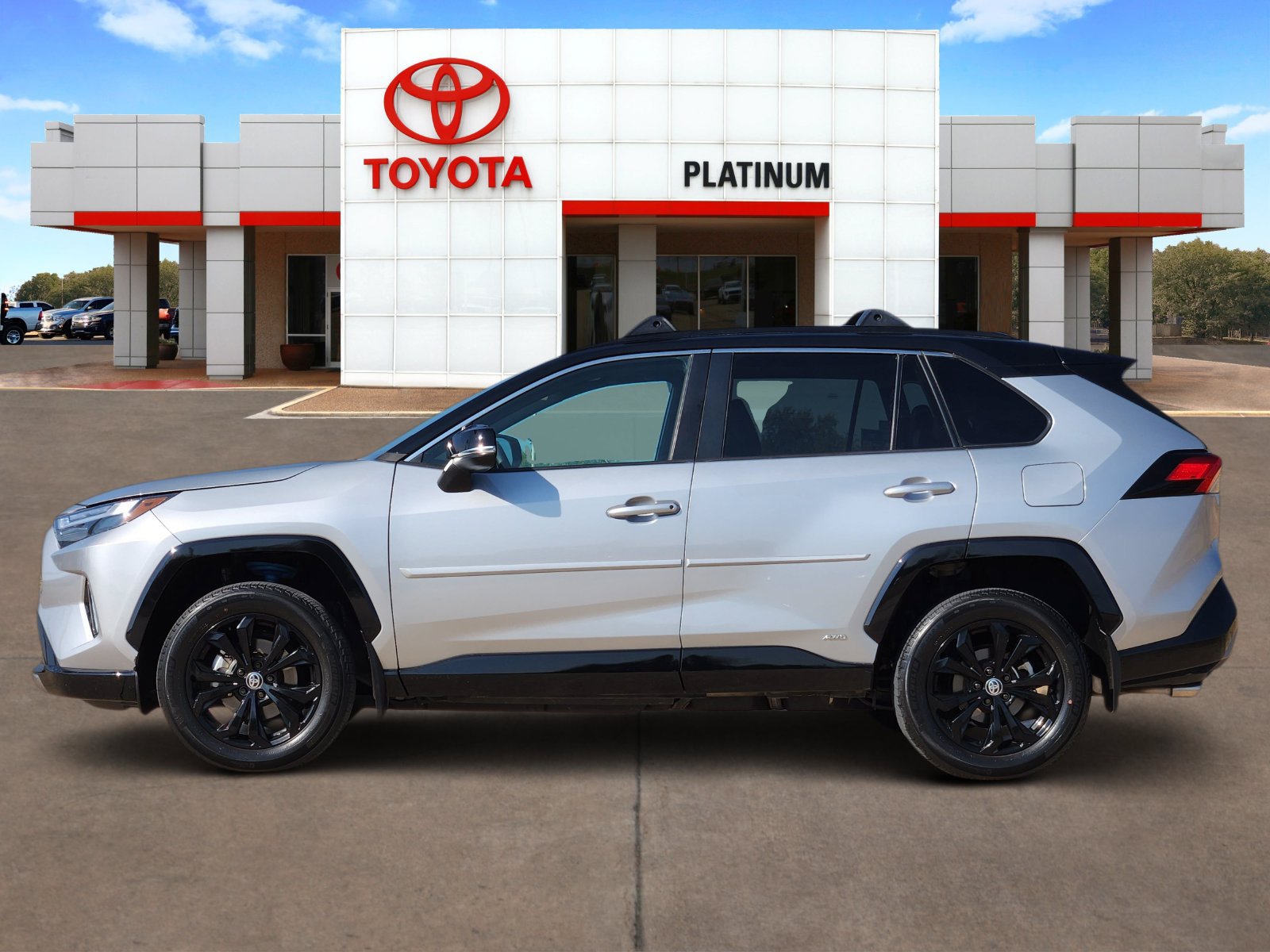 Used 2023 Toyota RAV4 XSE AWD/4WD image 3