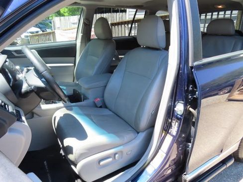 Used 2012 Toyota Highlander SE w/ Tow Pkg AWD/4WD image 22