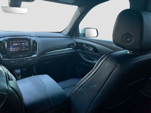 Used 2023 Chevrolet Traverse RS image 23