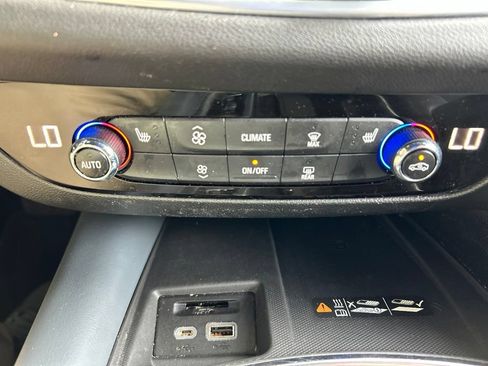 Used 2022 Buick Enclave Essence w/ Sport Touring Edition FWD image 18