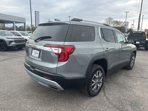 Used 2023 GMC Acadia SLT AWD/4WD image 3