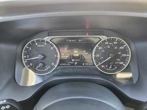 Used 2023 Nissan Rogue SV image 17