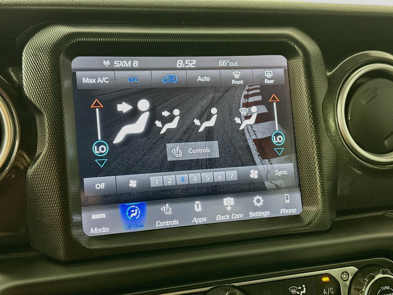 Used 2020 Jeep Wrangler Unlimited Sahara AWD/4WD image 15