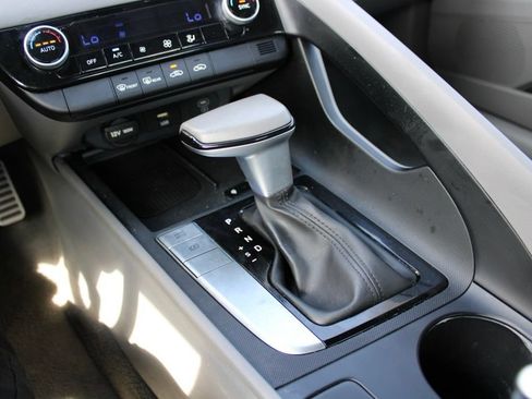 Used 2025 Hyundai Elantra Sport FWD image 31