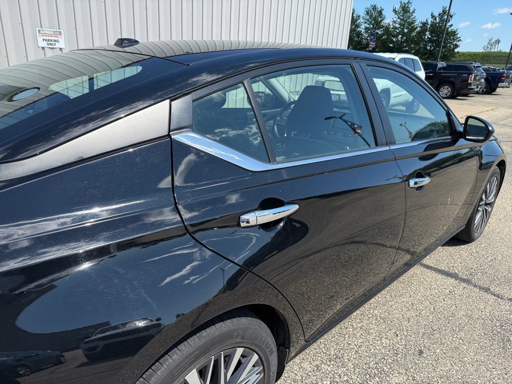 Used 2024 Nissan Altima 2.5 SV FWD image 33