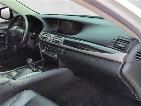 Used 2013 Lexus LS 460 AWD w/ Comfort Pkg image 23