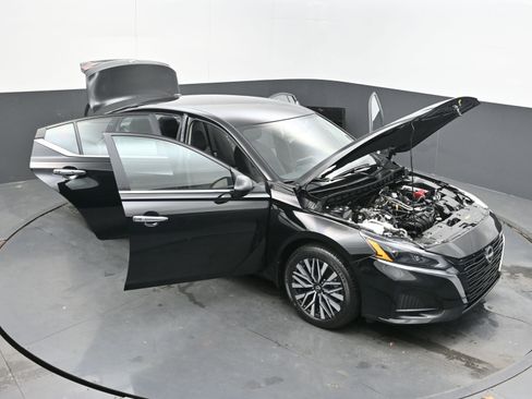 Certified 2025 Nissan Altima 2.5 SV image 38