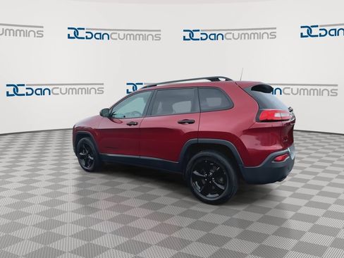 Used 2017 Jeep Cherokee Sport w/ Cold Weather Group AWD/4WD image 6