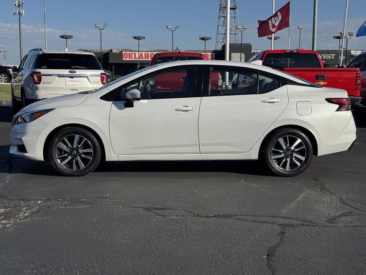 Used 2022 Nissan Versa SV FWD image 8
