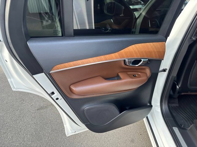 Used 2021 Volvo XC90 T6 Momentum w/ Advanced Package AWD/4WD image 19