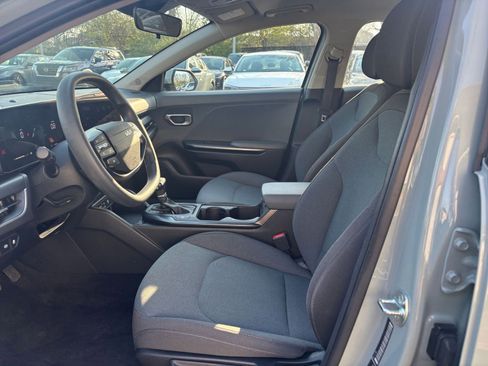 Used 2025 Kia K4 LXS image 25