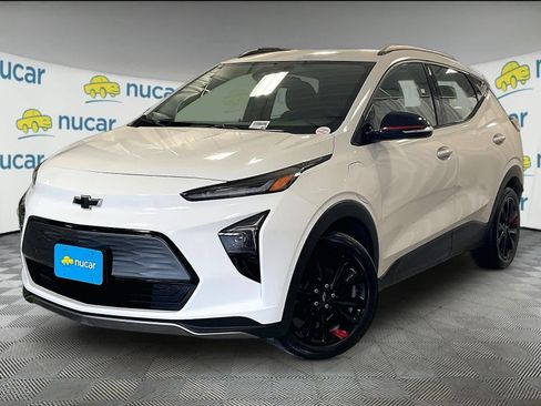 Used 2023 Chevrolet Bolt EUV LT w/ Comfort Package image 3