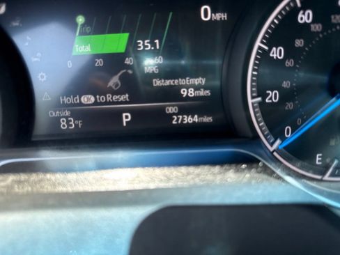 Used 2024 Toyota Venza LE AWD/4WD image 16