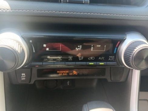 Used 2020 Toyota RAV4 LE image 21