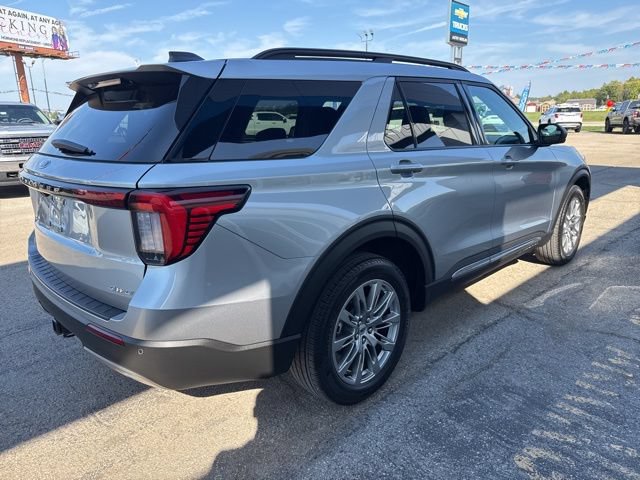 Used 2025 Ford Explorer Active w/ Active Comfort Package AWD/4WD image 7