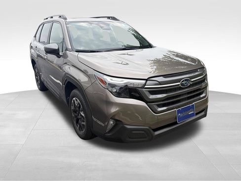 Used 2025 Subaru Forester Premium AWD/4WD image 1