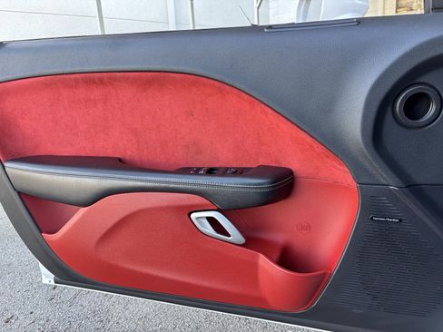 Used 2015 Dodge Challenger SRT image 16