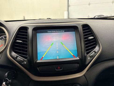 Used 2015 Jeep Cherokee Latitude AWD/4WD image 20