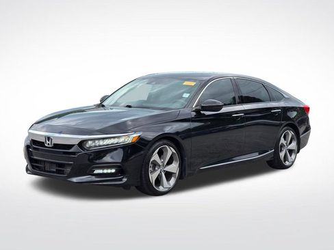 Used 2018 Honda Accord Touring image 2