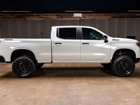 Used 2024 Chevrolet Silverado 1500 LT Trail Boss w/ Convenience Package II AWD/4WD image 11