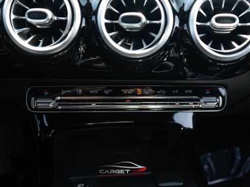 Used 2020 Mercedes-Benz CLA 250 w/ Premium Package image 34