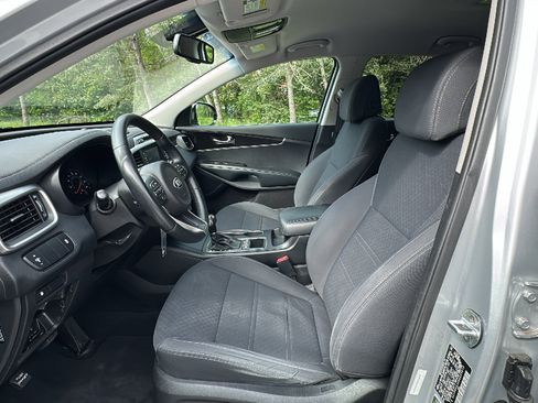 Used 2017 Kia Sorento AWD w/ LX Convenience Package image 12
