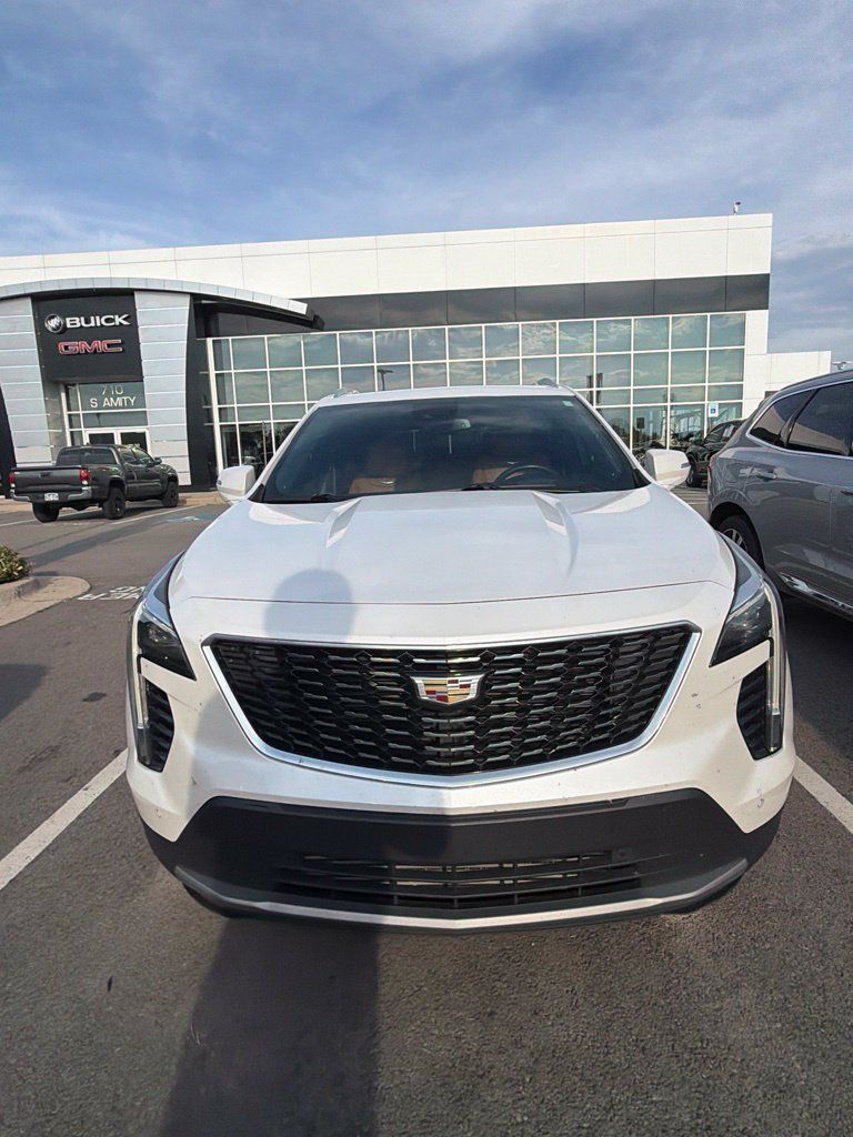 Used 2022 Cadillac XT4 Premium Luxury w/ Technology Package FWD image 5