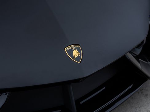 Used 2024 Lamborghini Revuelto image 22